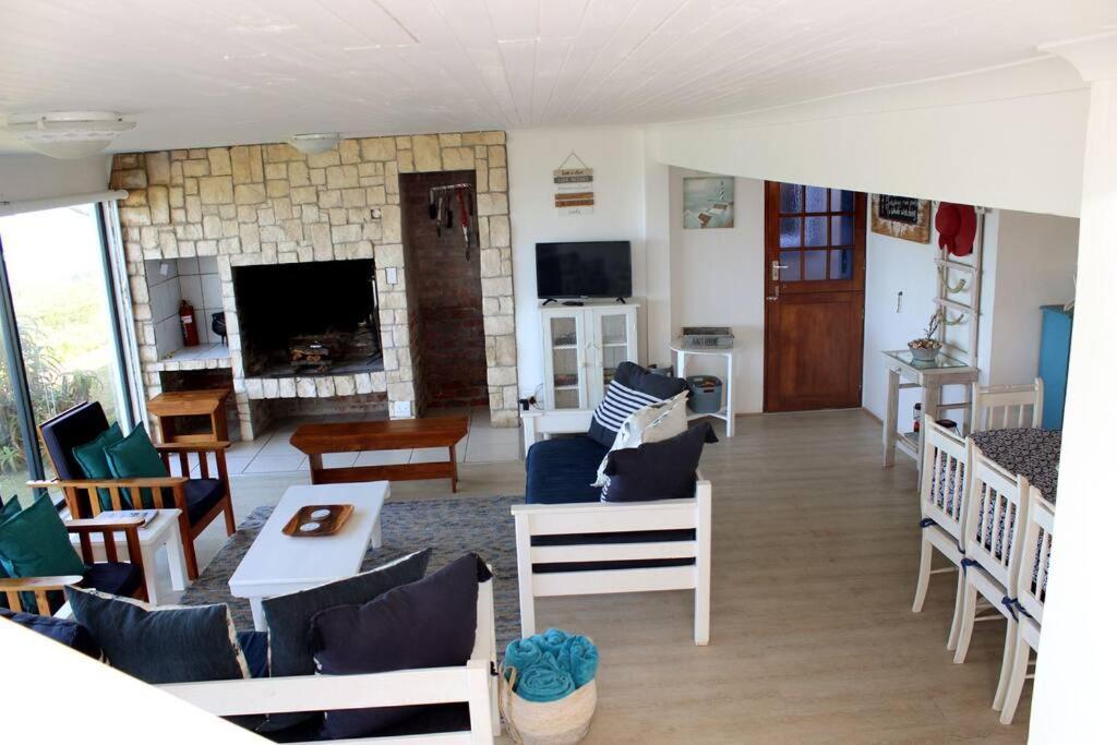 Baby Whale Bliss - Beachfront House Уитсанд Екстериор снимка