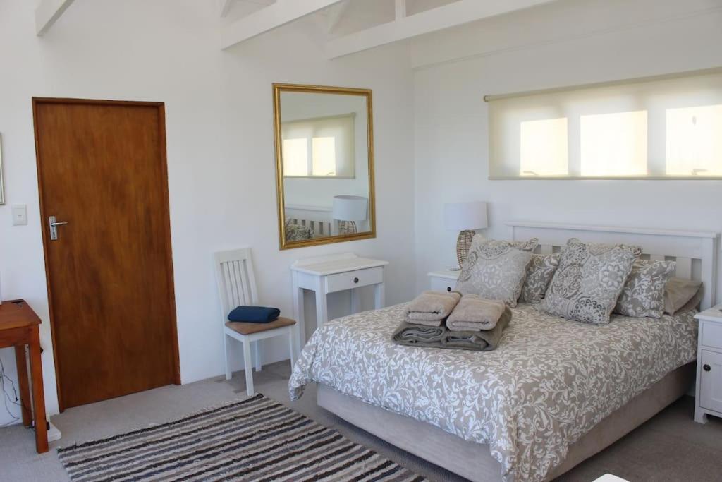 Baby Whale Bliss - Beachfront House Уитсанд Екстериор снимка