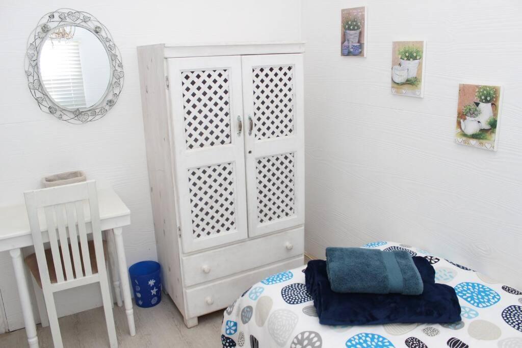 Baby Whale Bliss - Beachfront House Уитсанд Екстериор снимка