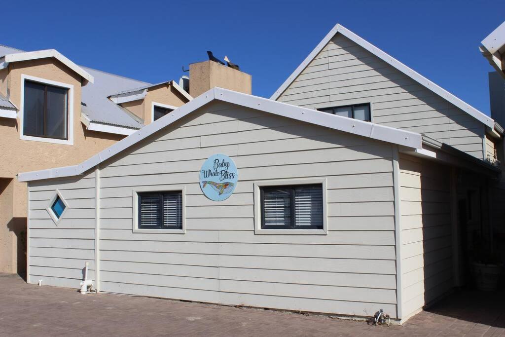 Baby Whale Bliss - Beachfront House Уитсанд Екстериор снимка